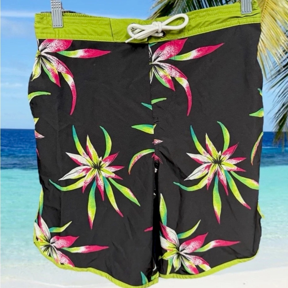 Hot Coals Men’s size small swimsuit black floral mesh lined pocket shorts great